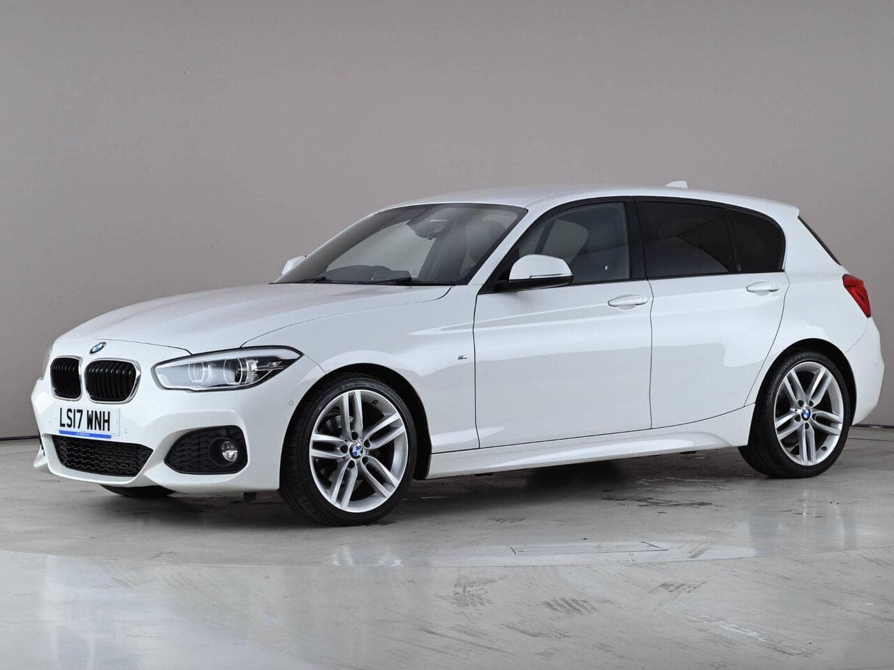 BMW 1 Series thumbnail Front Left