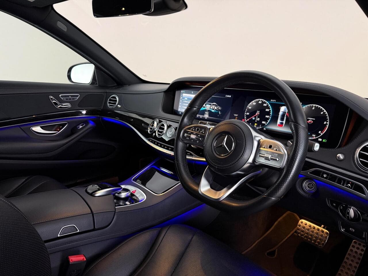 Mercedes-Benz S Class thumbnail Interior Front