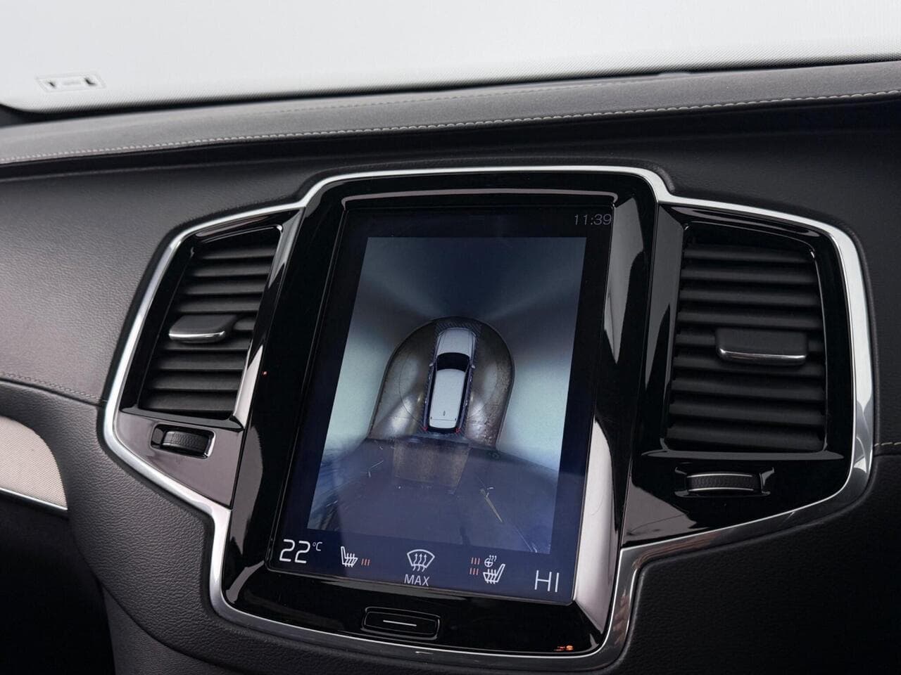 Volvo XC90 thumbnail Infotainment System