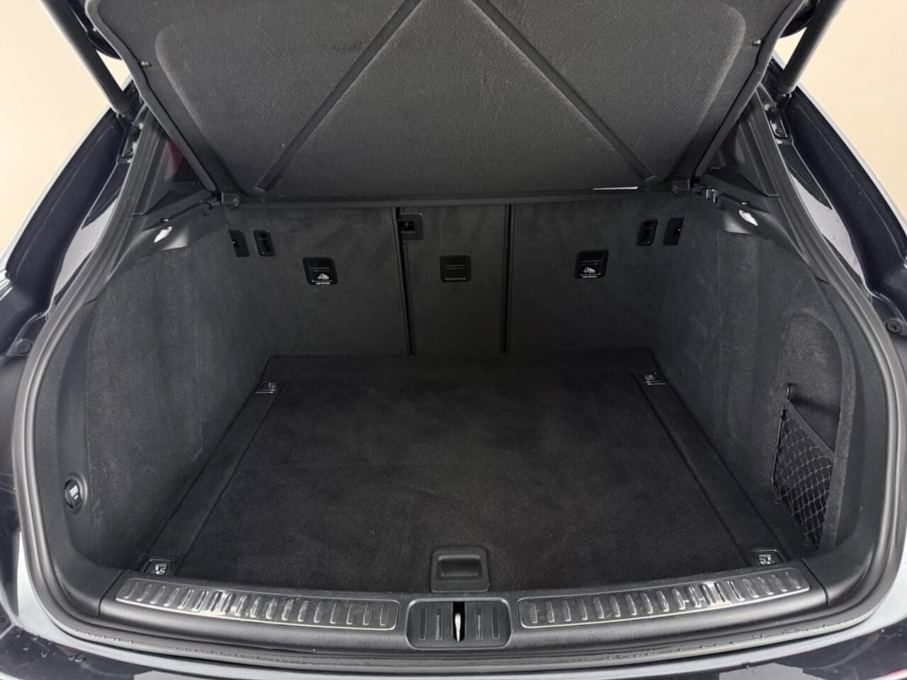 Porsche Macan thumbnail Boot
