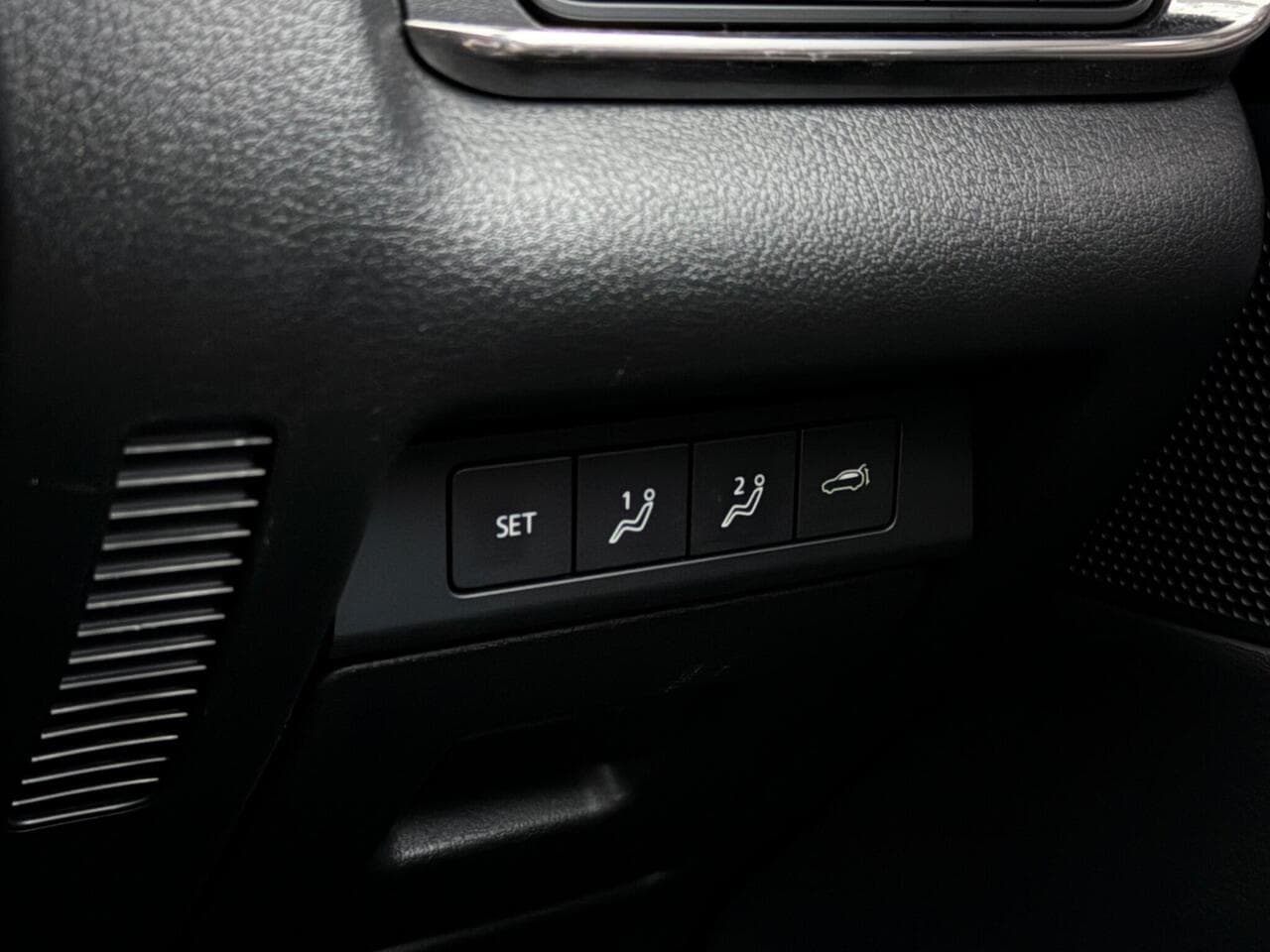 Mazda CX-30 thumbnail Misc Controls