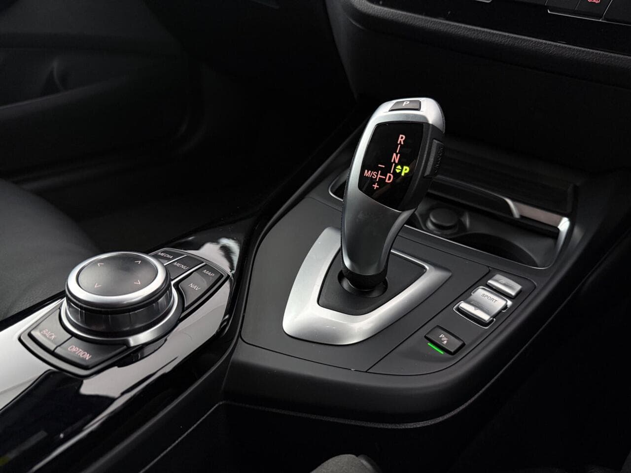 BMW 2 Series thumbnail Interior Front