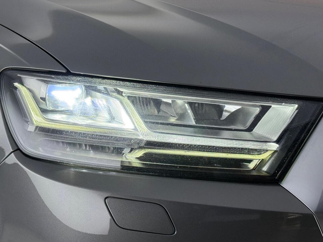 Audi Q7 thumbnail Lights Front