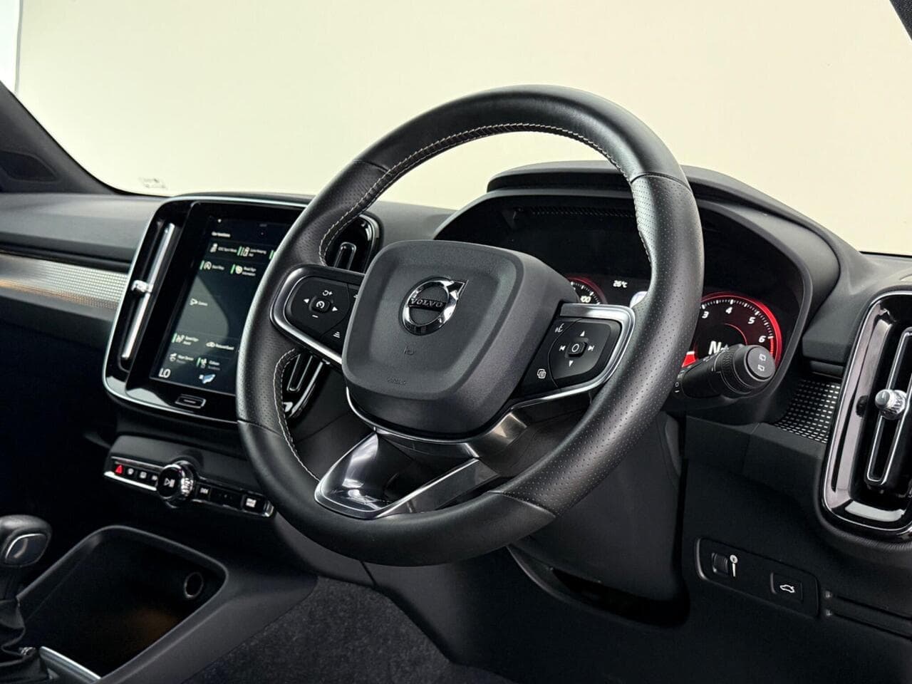 Volvo XC40 thumbnail Steering Wheel