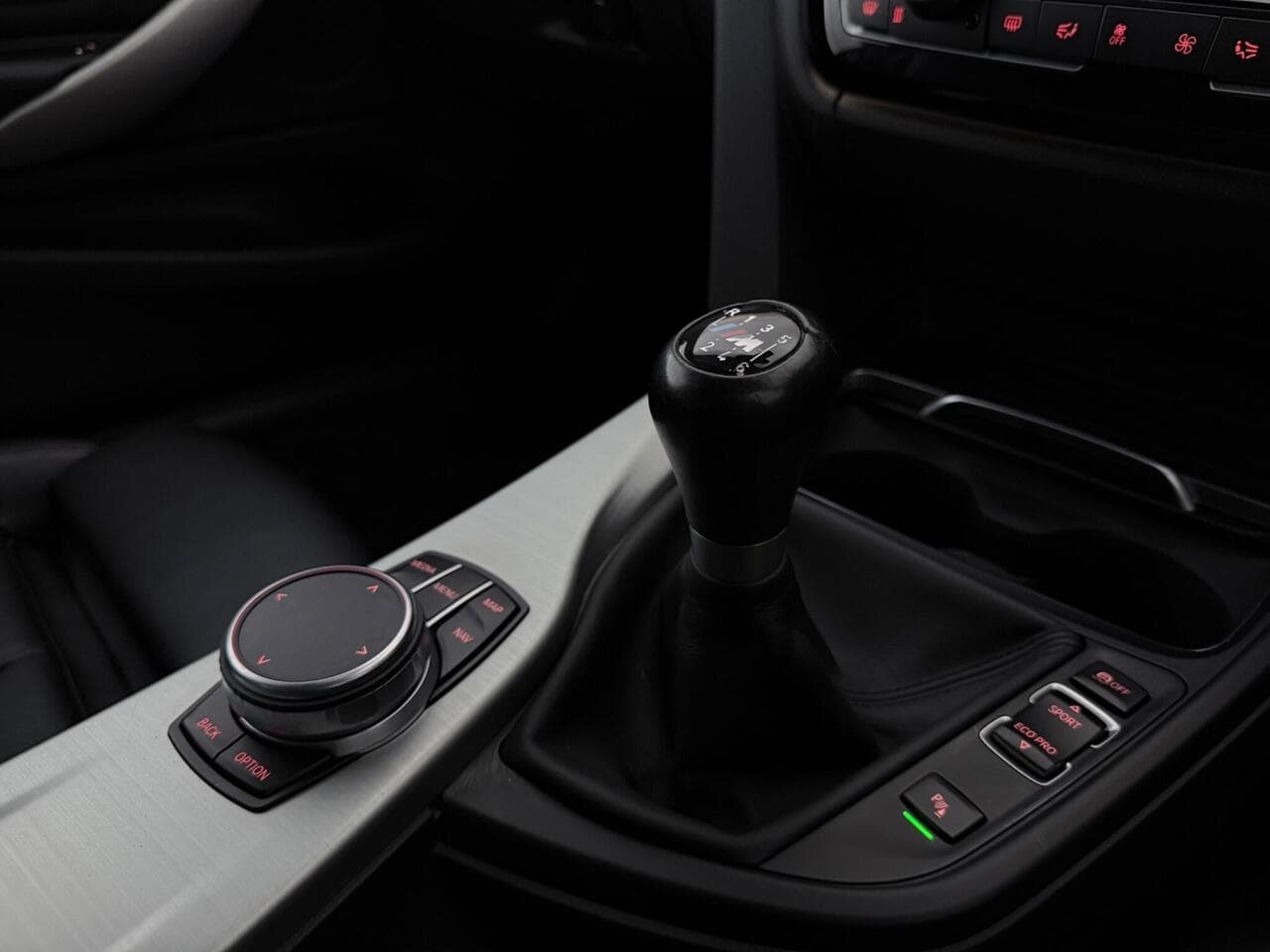 BMW 4 Series thumbnail Interior Front