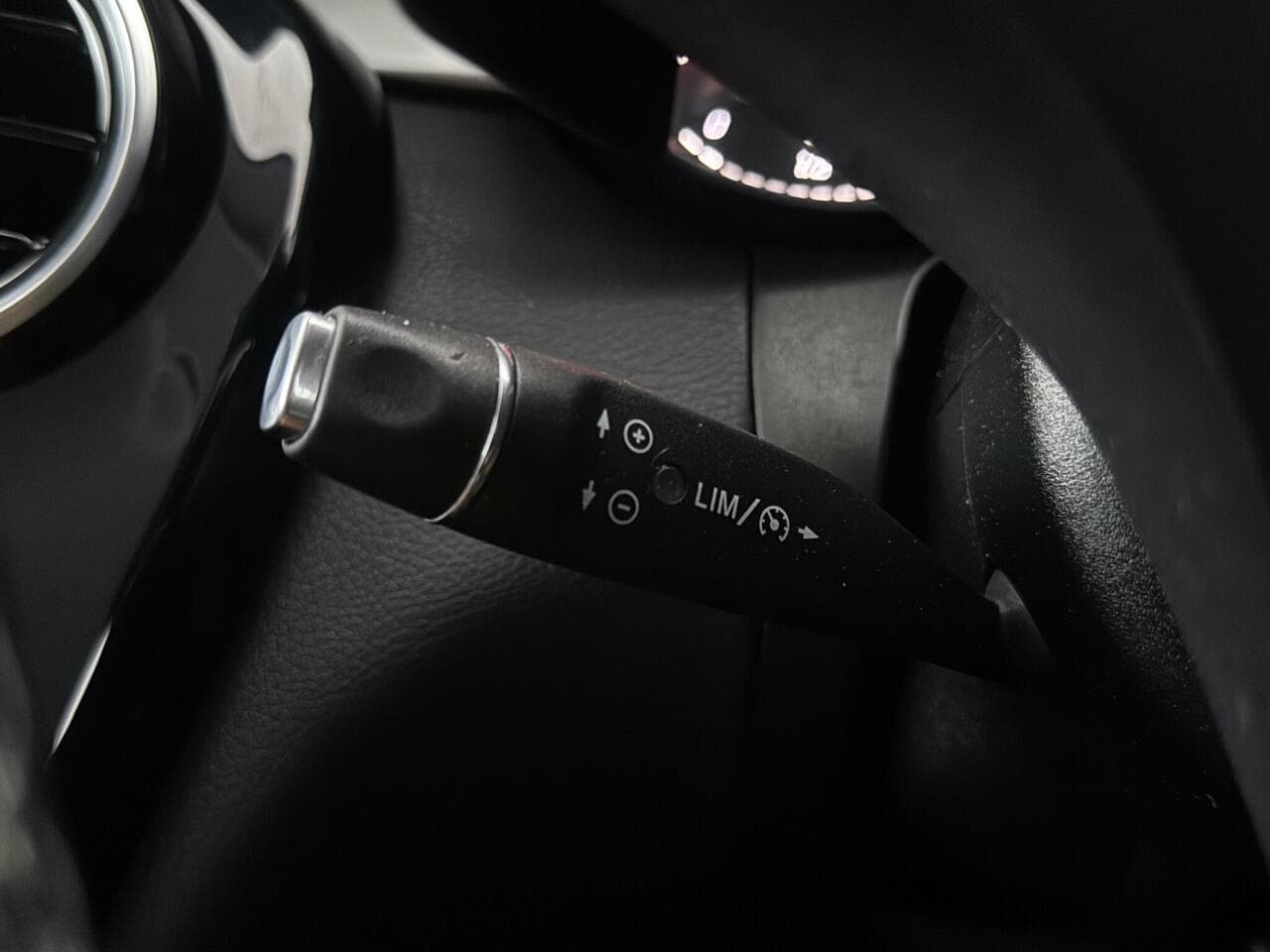 Mercedes-Benz GLC thumbnail Misc Controls