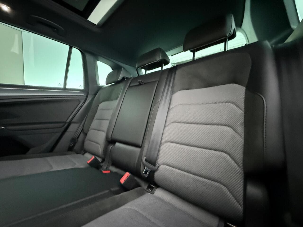 Volkswagen Tiguan thumbnail Seats Rear