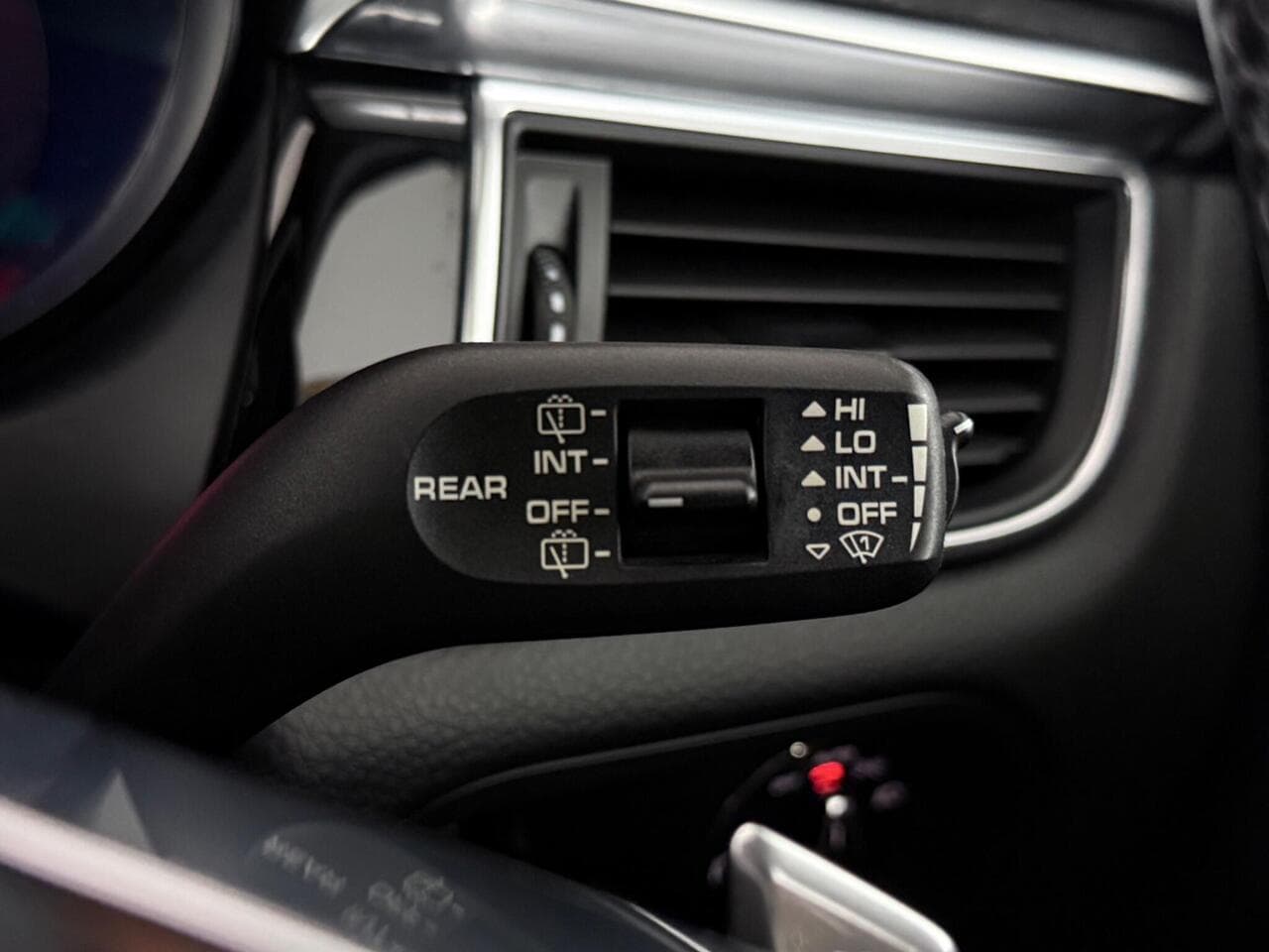 Porsche Macan thumbnail Misc Controls