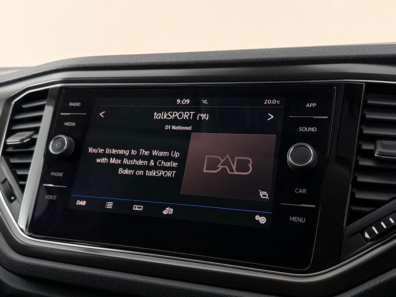 Volkswagen T-Roc thumbnail Infotainment System