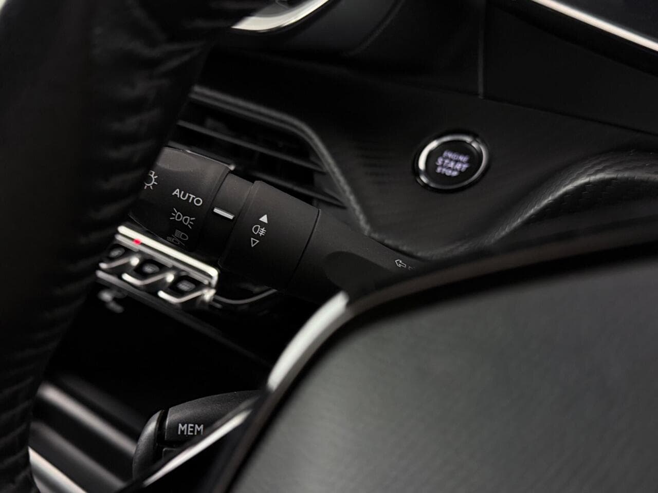 Peugeot 2008 thumbnail Misc Controls
