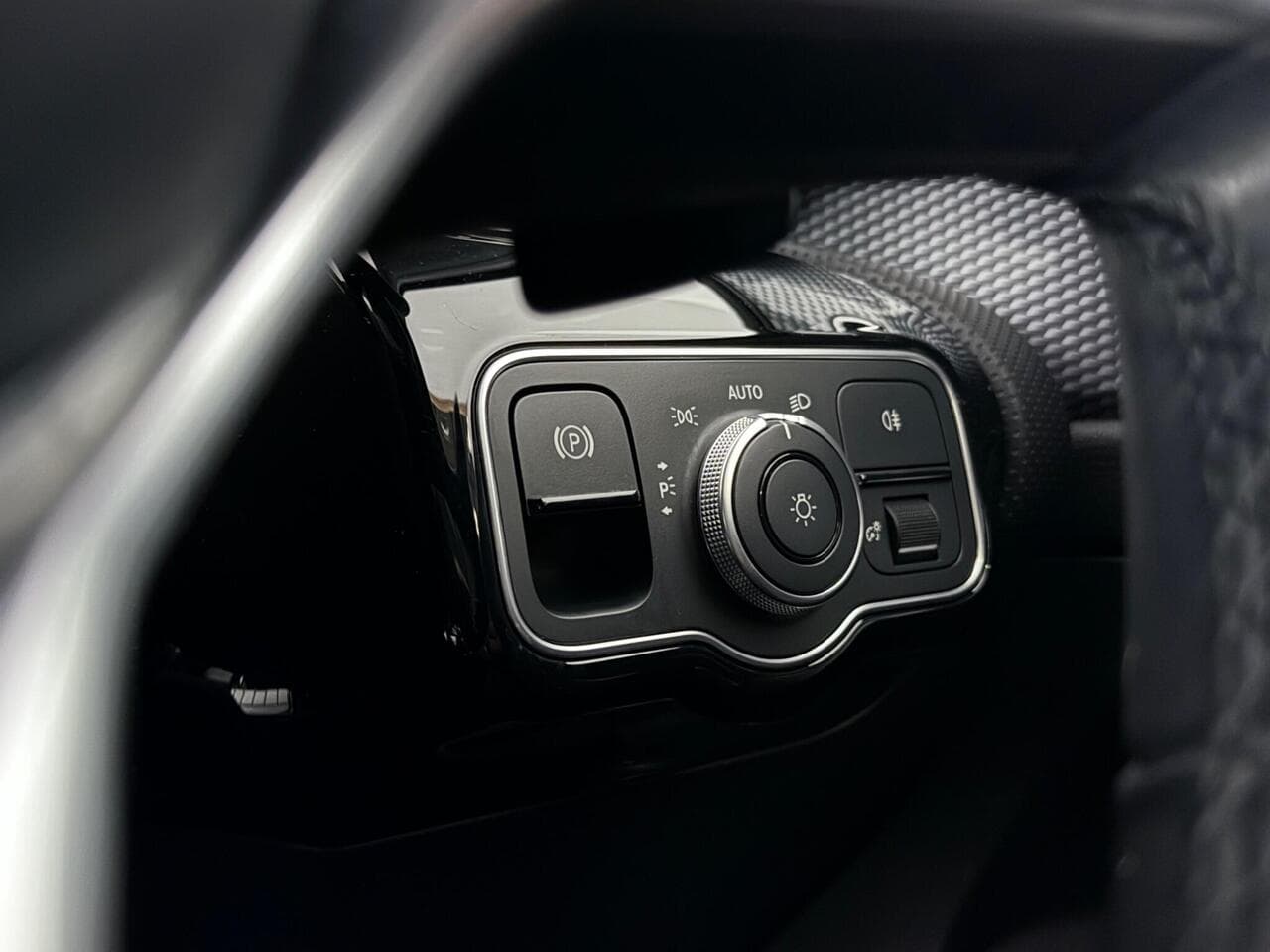 Mercedes-Benz A Class thumbnail Misc Controls