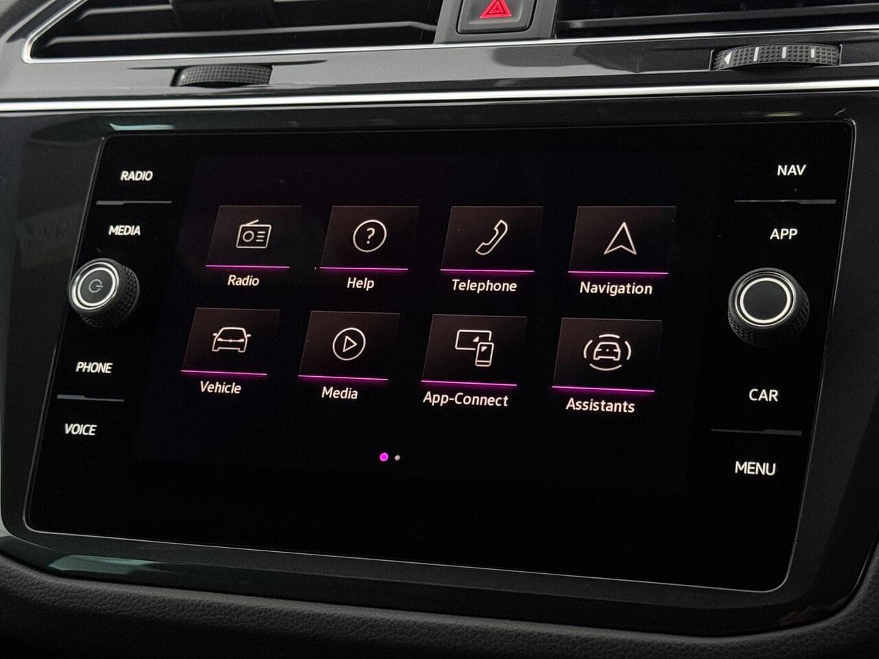 Volkswagen Tiguan thumbnail Infotainment System