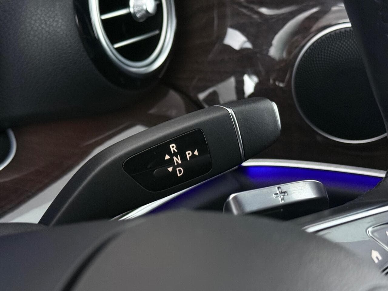 Mercedes-Benz E Class thumbnail Misc Controls