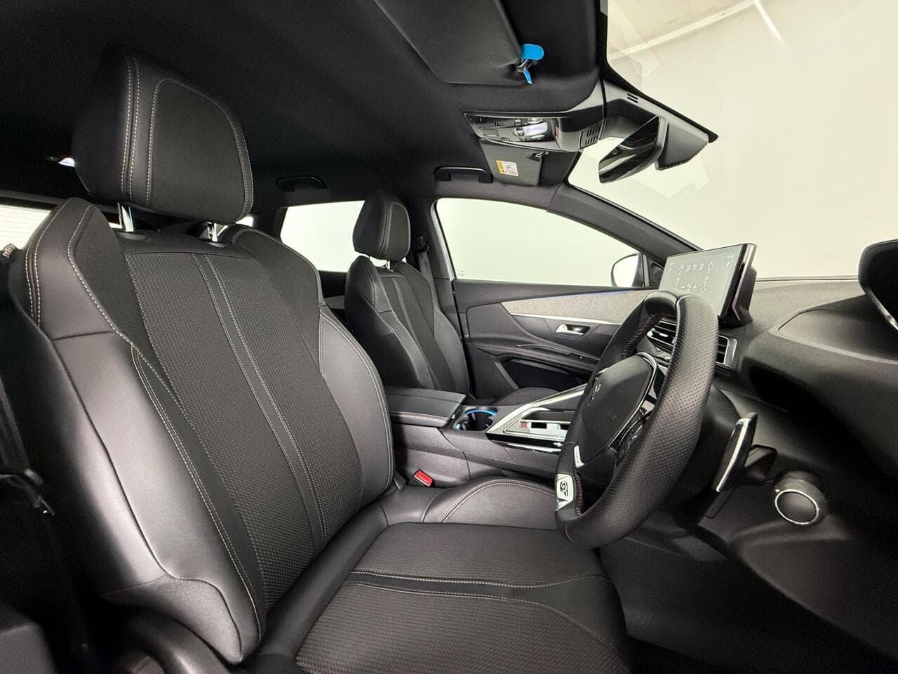 Peugeot 3008 thumbnail Seat Driver