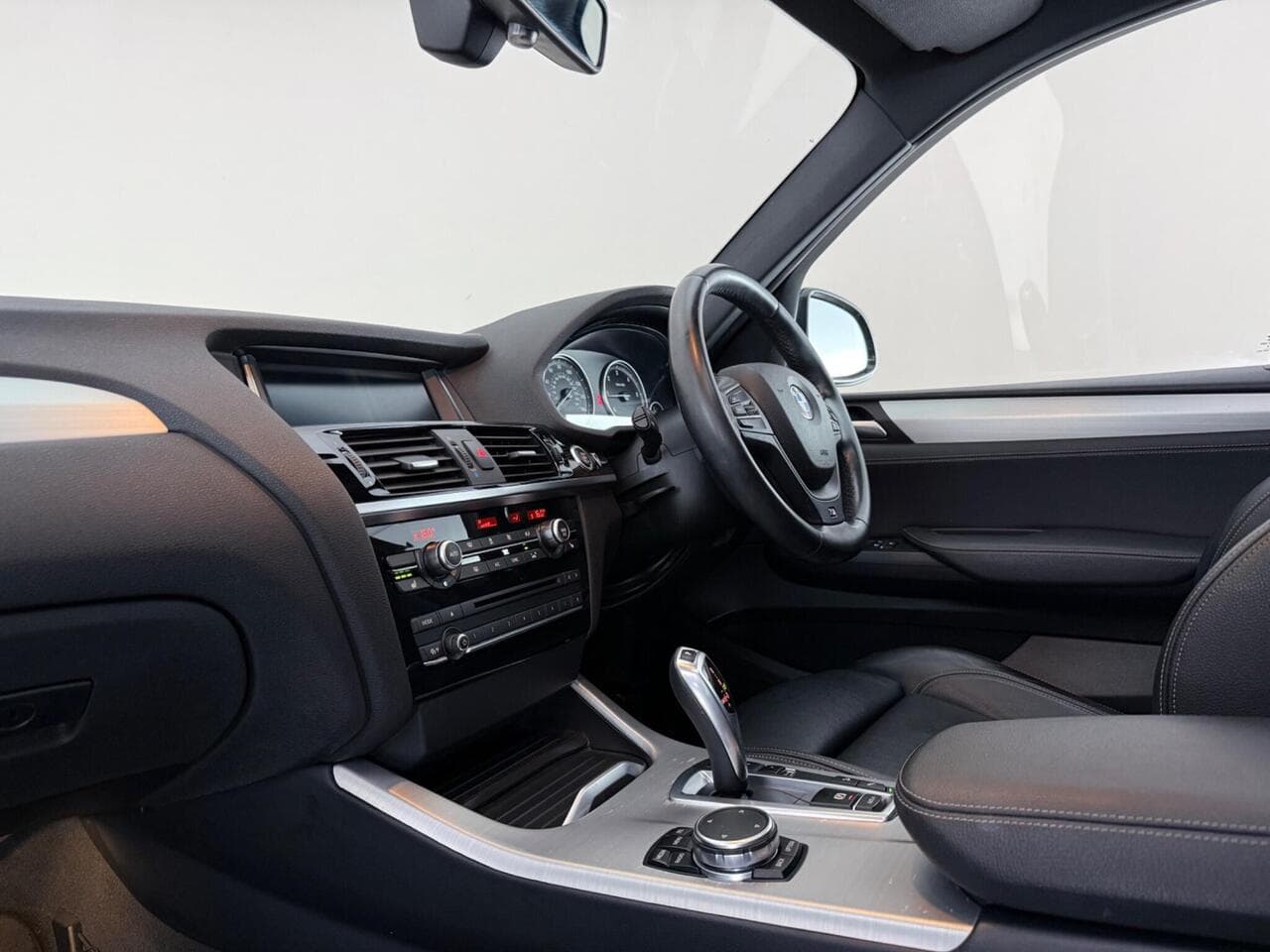 BMW X3 thumbnail Interior Front