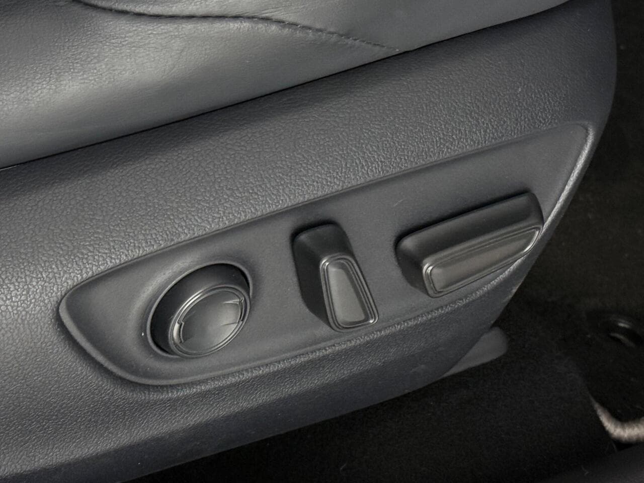 Toyota RAV4 thumbnail Misc Controls