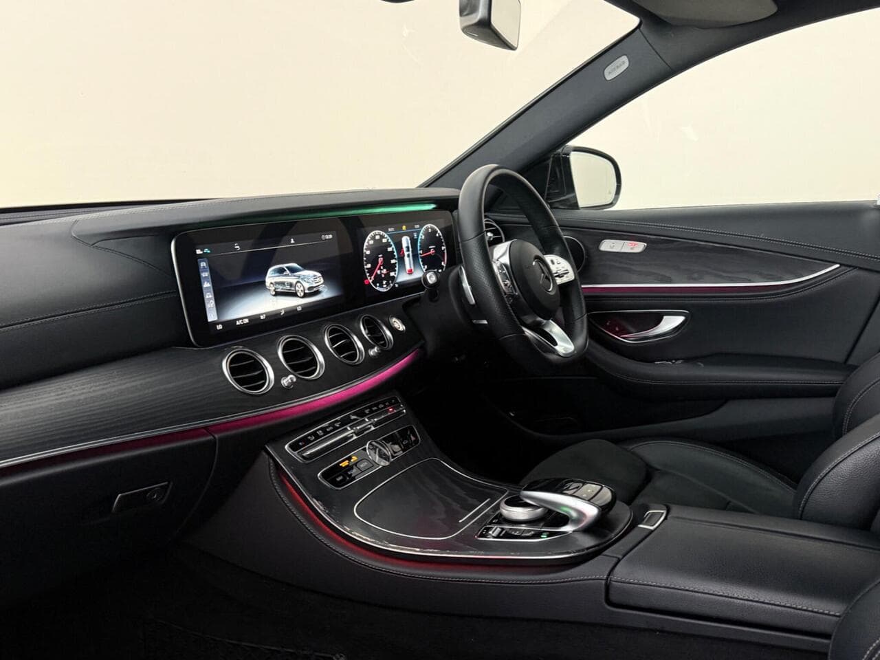 Mercedes-Benz E Class thumbnail Interior Front