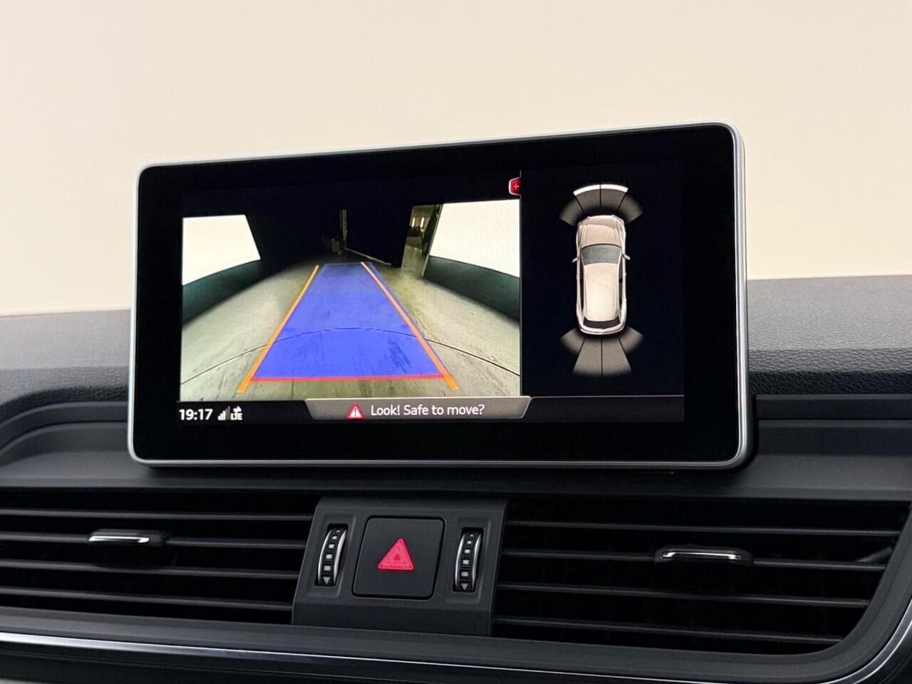 Audi Q5 thumbnail Infotainment System
