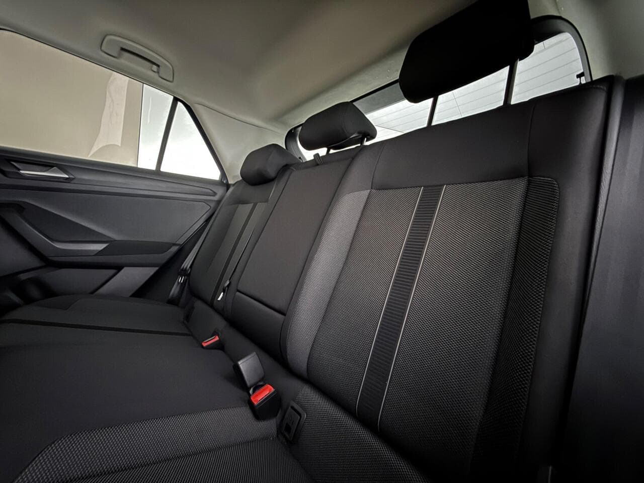 Volkswagen T-Roc thumbnail Seats Rear