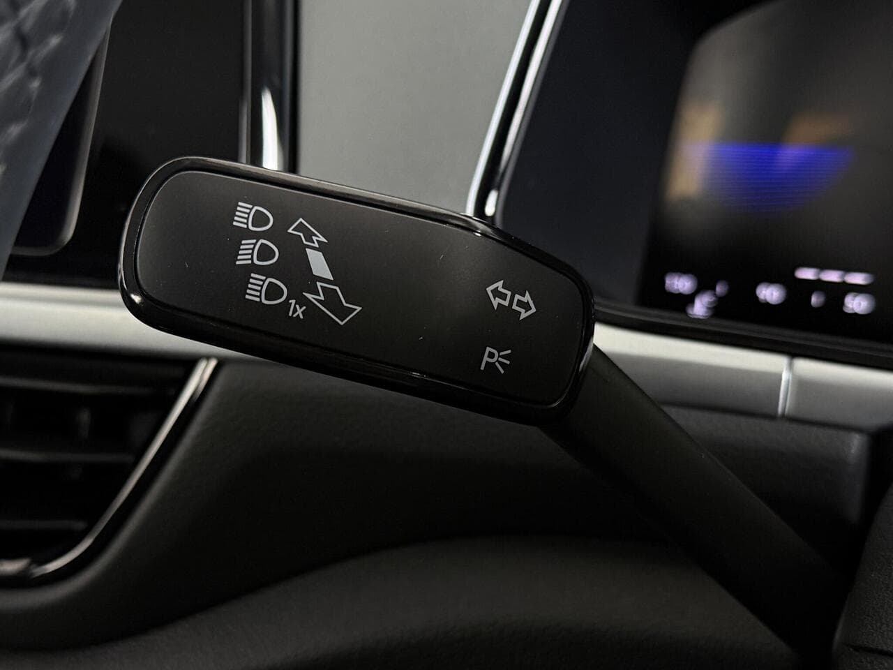 Volkswagen T-Roc thumbnail Misc Controls