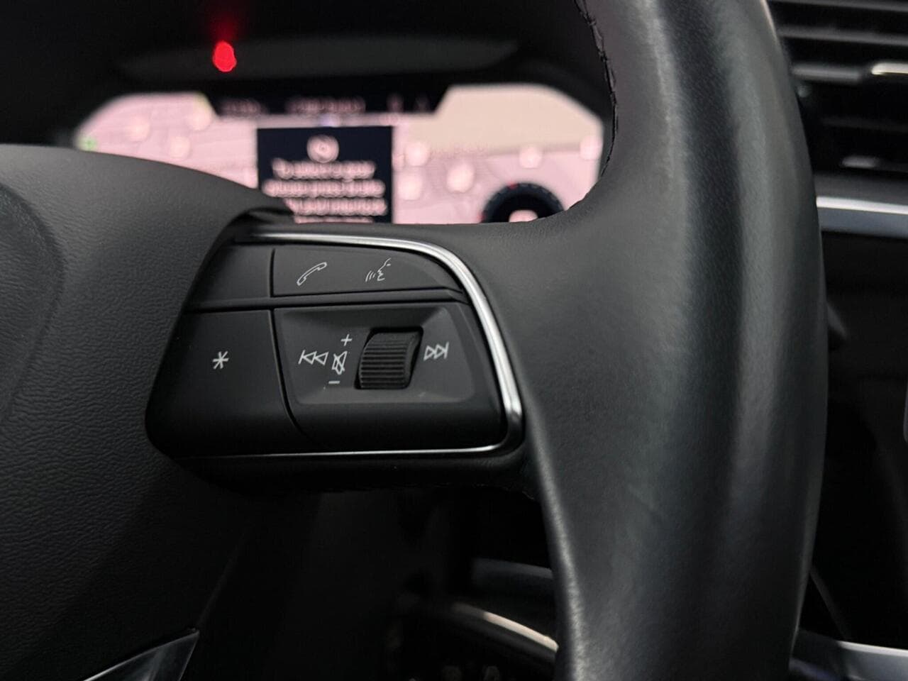 Audi Q3 thumbnail Misc Controls