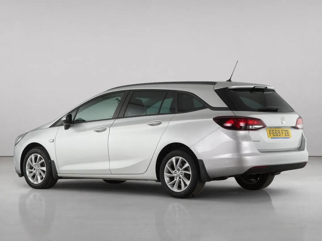 Vauxhall Astra thumbnail Rear Left