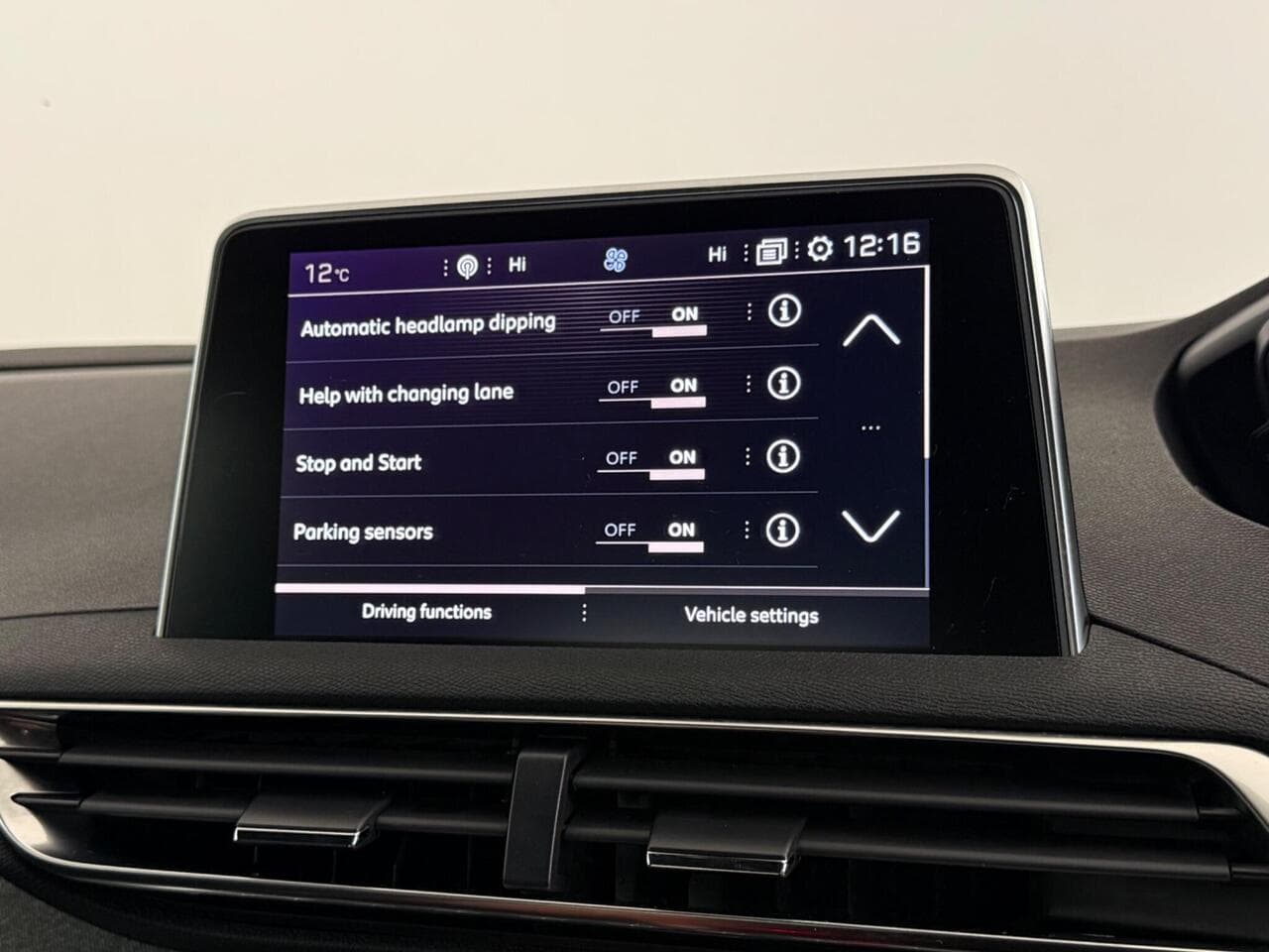 Peugeot 3008 thumbnail Infotainment System