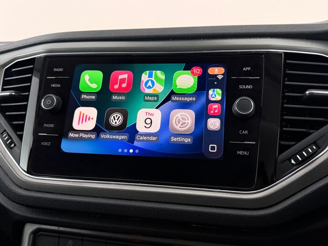 Volkswagen T-Roc thumbnail Infotainment System
