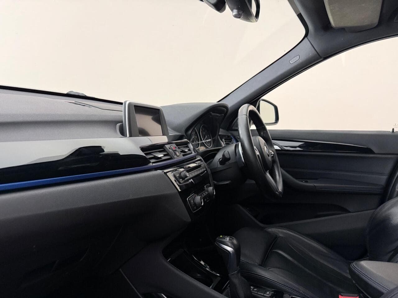 BMW X1 thumbnail Interior Front