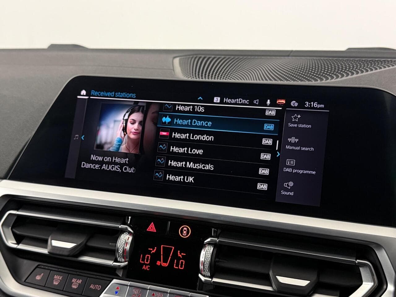 BMW 3 Series thumbnail Infotainment System