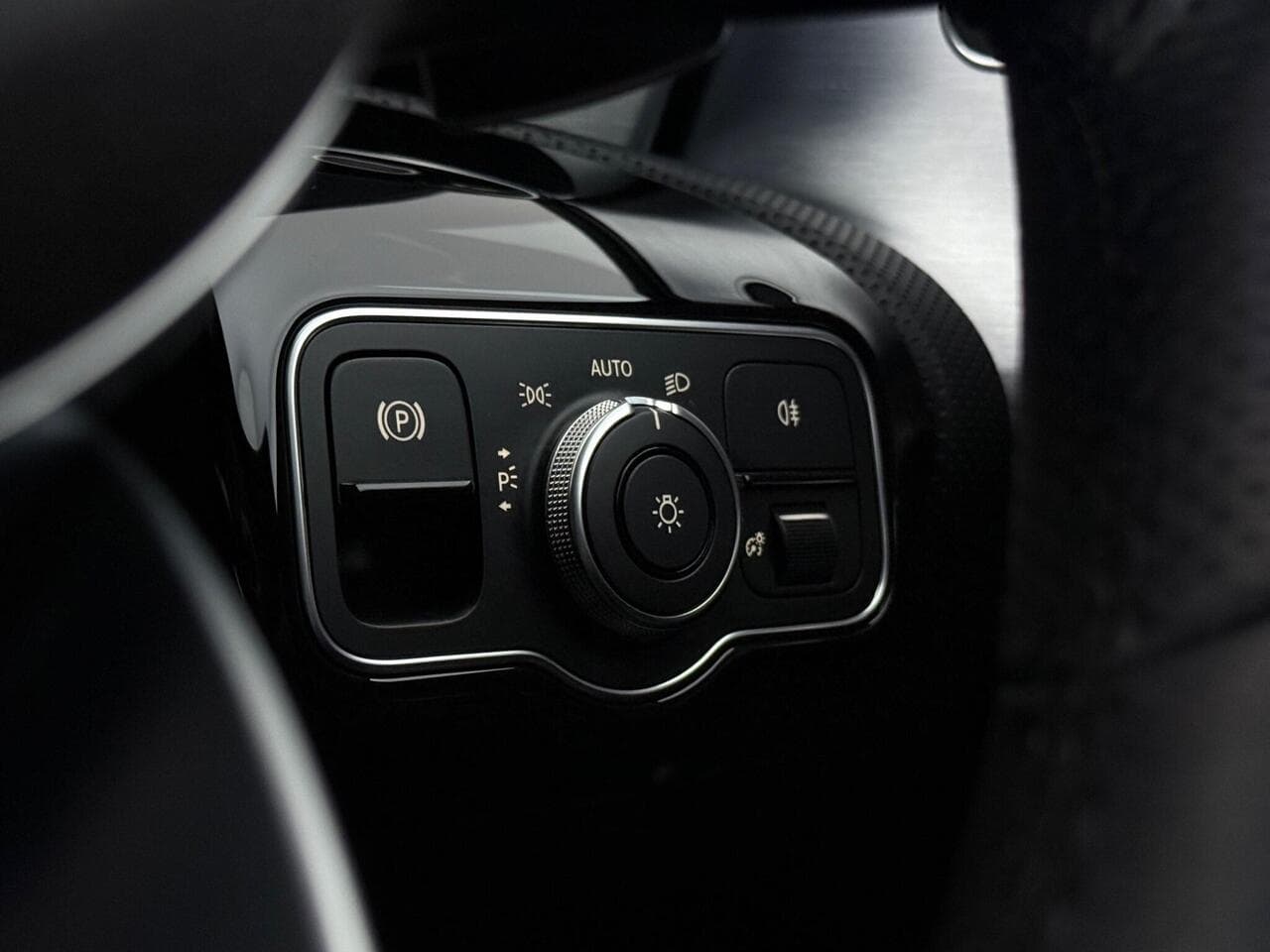 Mercedes-Benz CLA thumbnail Misc Controls