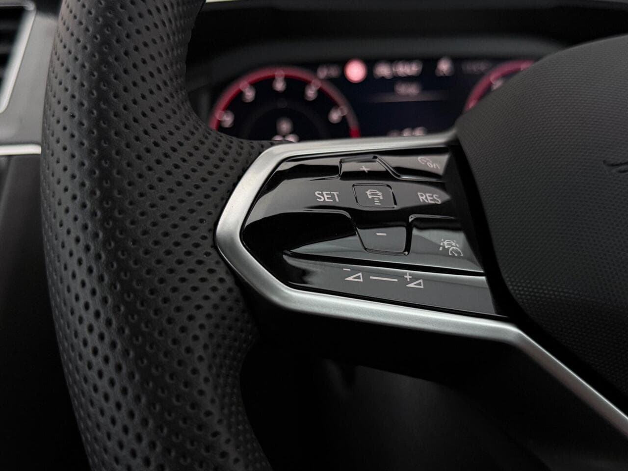 Volkswagen Tiguan thumbnail Misc Controls