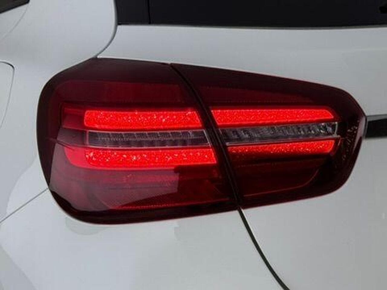 Mercedes-Benz GLA thumbnail Lights Rear