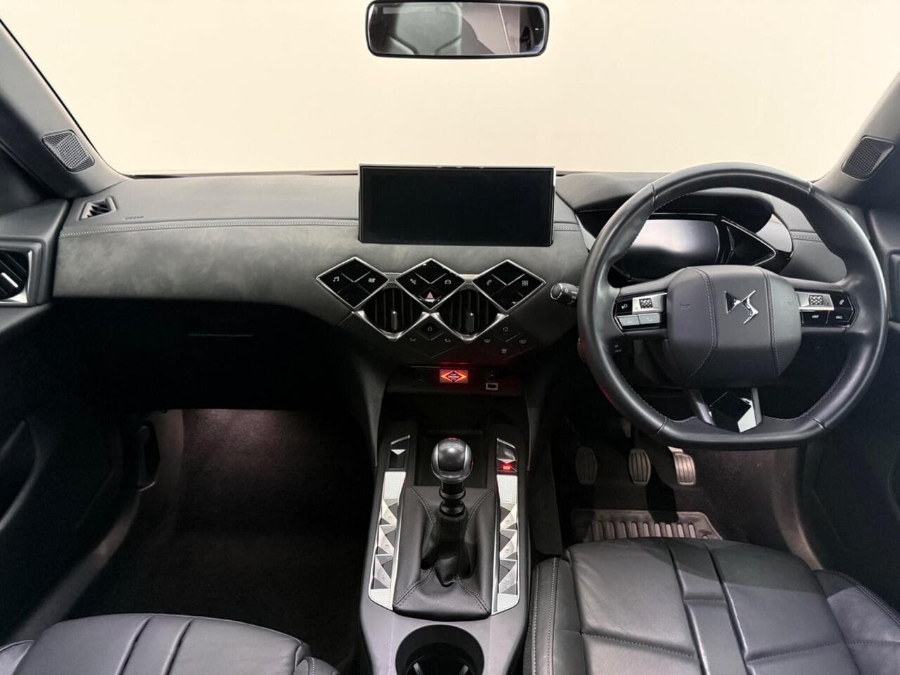 DS AUTOMOBILES DS 3 CROSSBACK thumbnail Interior Front