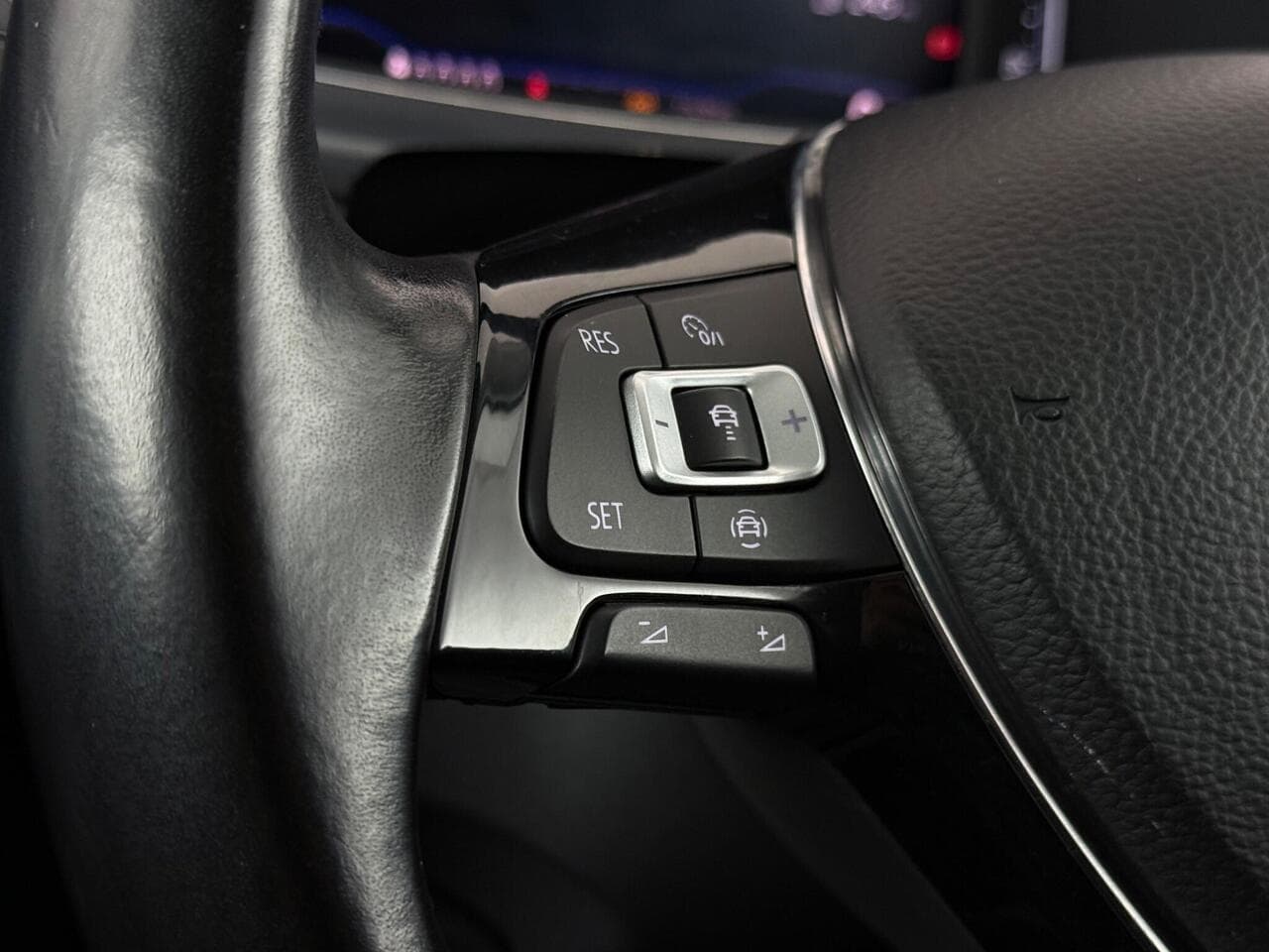 Volkswagen Tiguan Allspace thumbnail Misc Controls