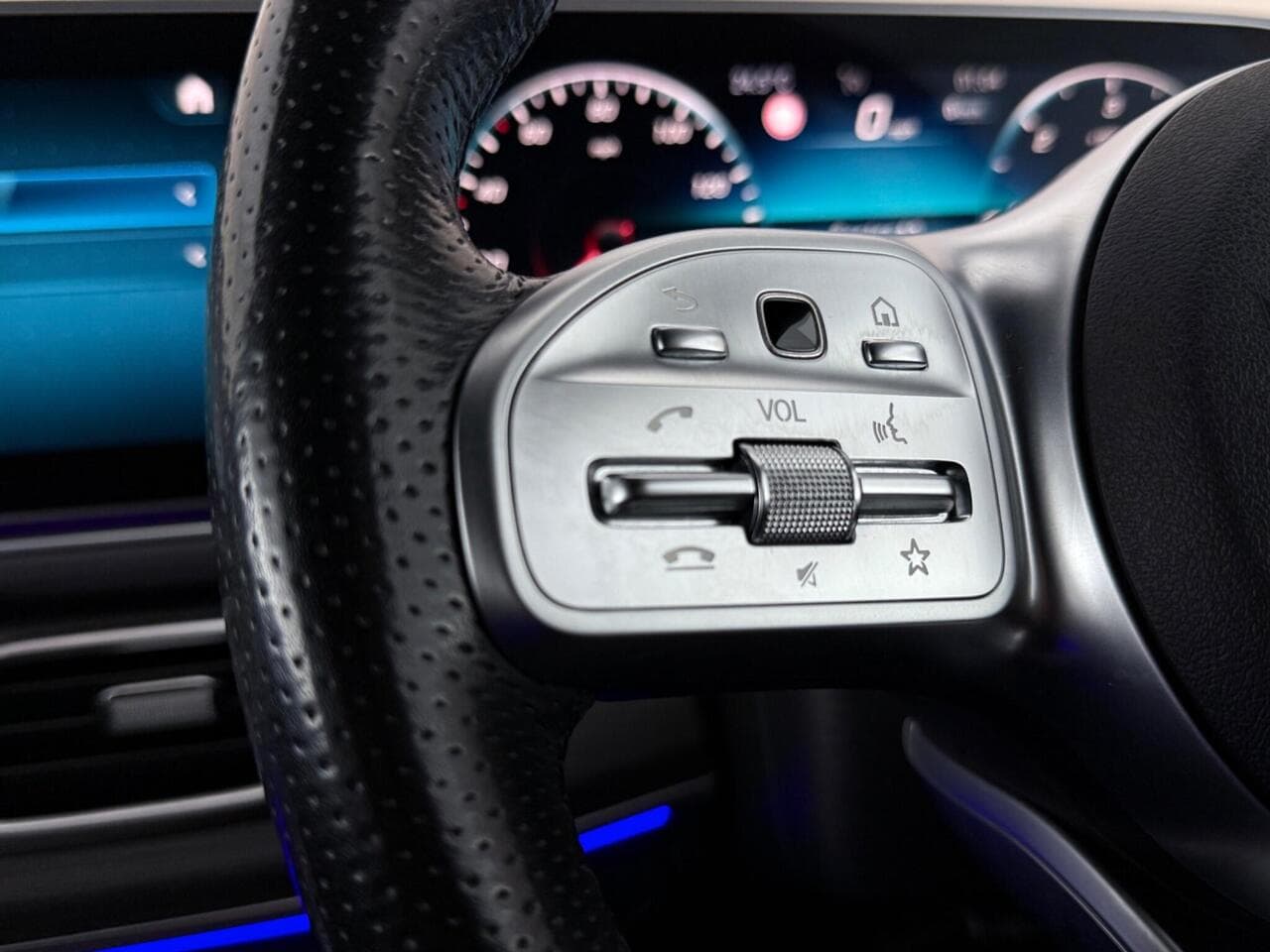 Mercedes-Benz GLE thumbnail Misc Controls