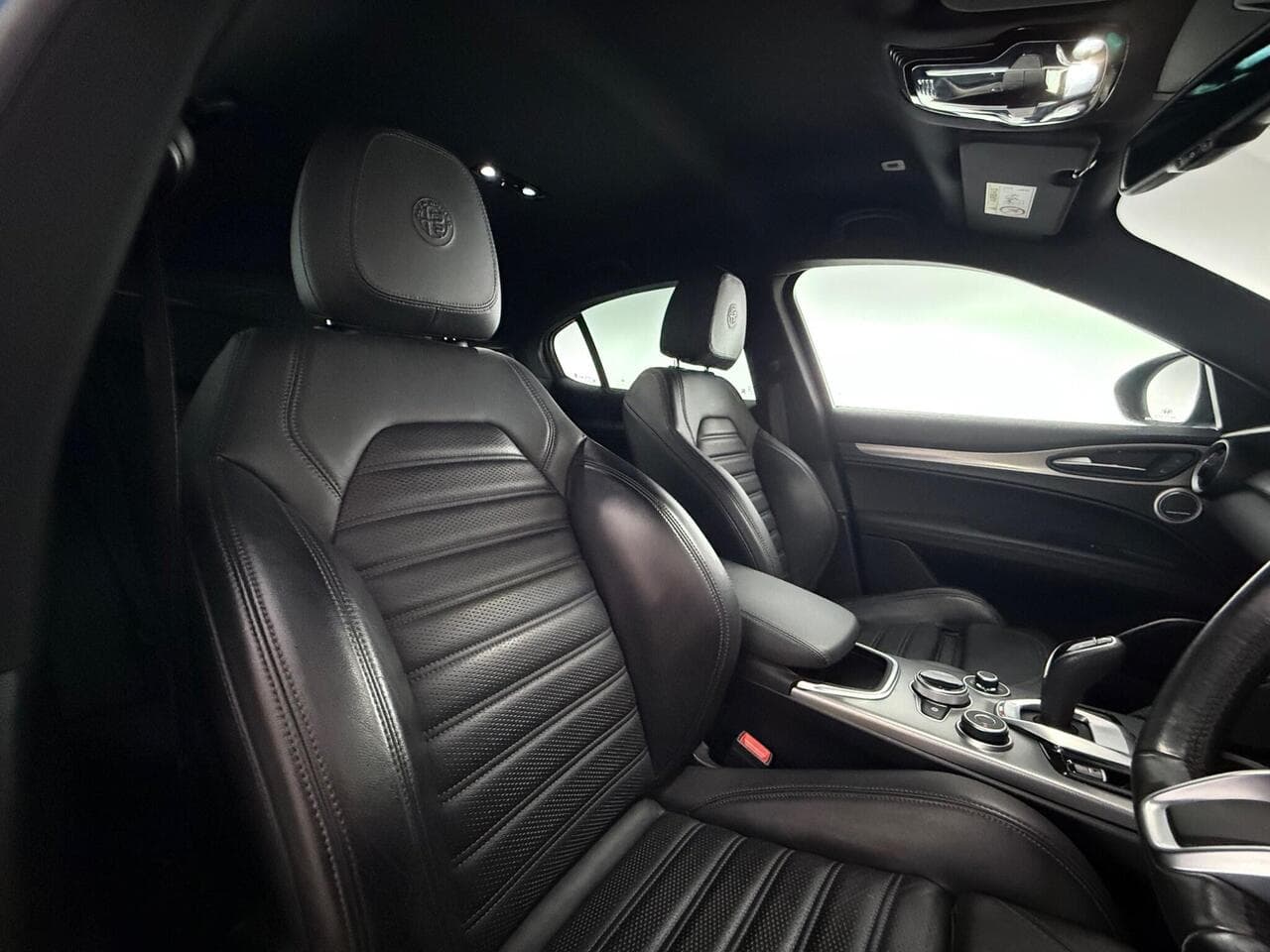 Alfa Romeo Stelvio thumbnail Seat Driver