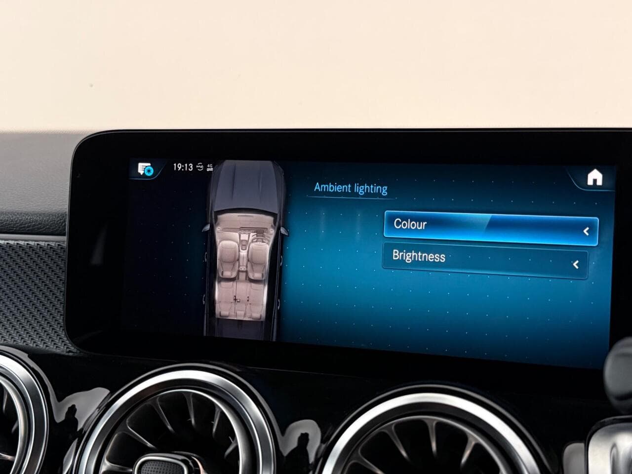 Mercedes-Benz GLB thumbnail Infotainment System
