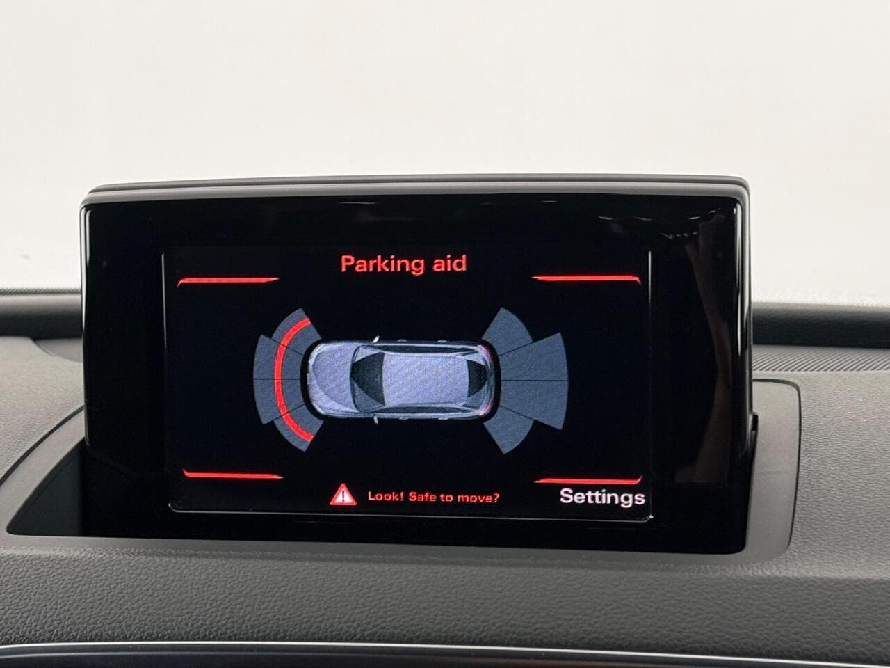 Audi Q3 thumbnail Infotainment System