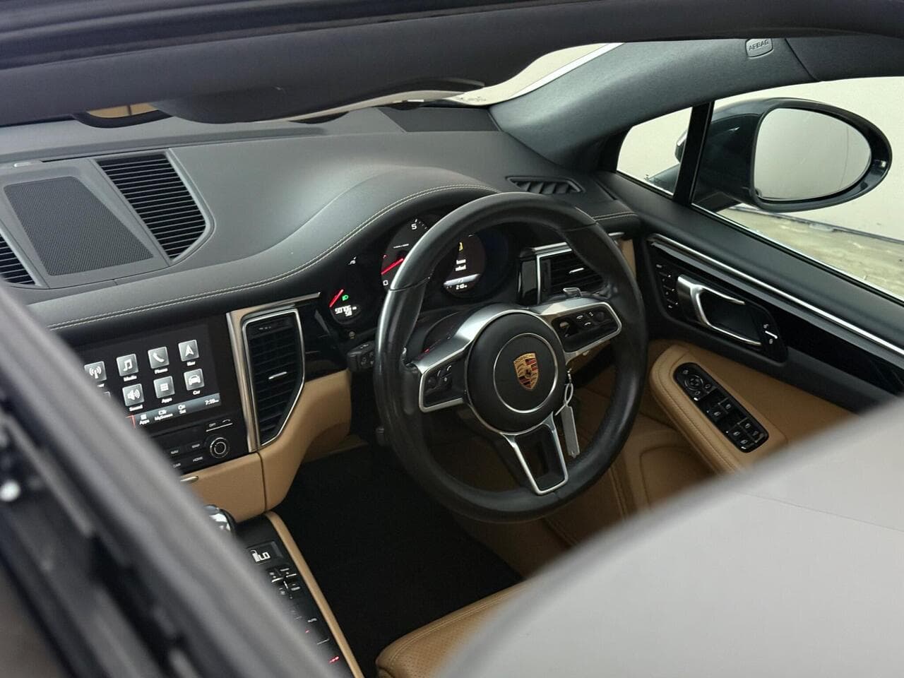 Porsche Macan thumbnail Interior Front