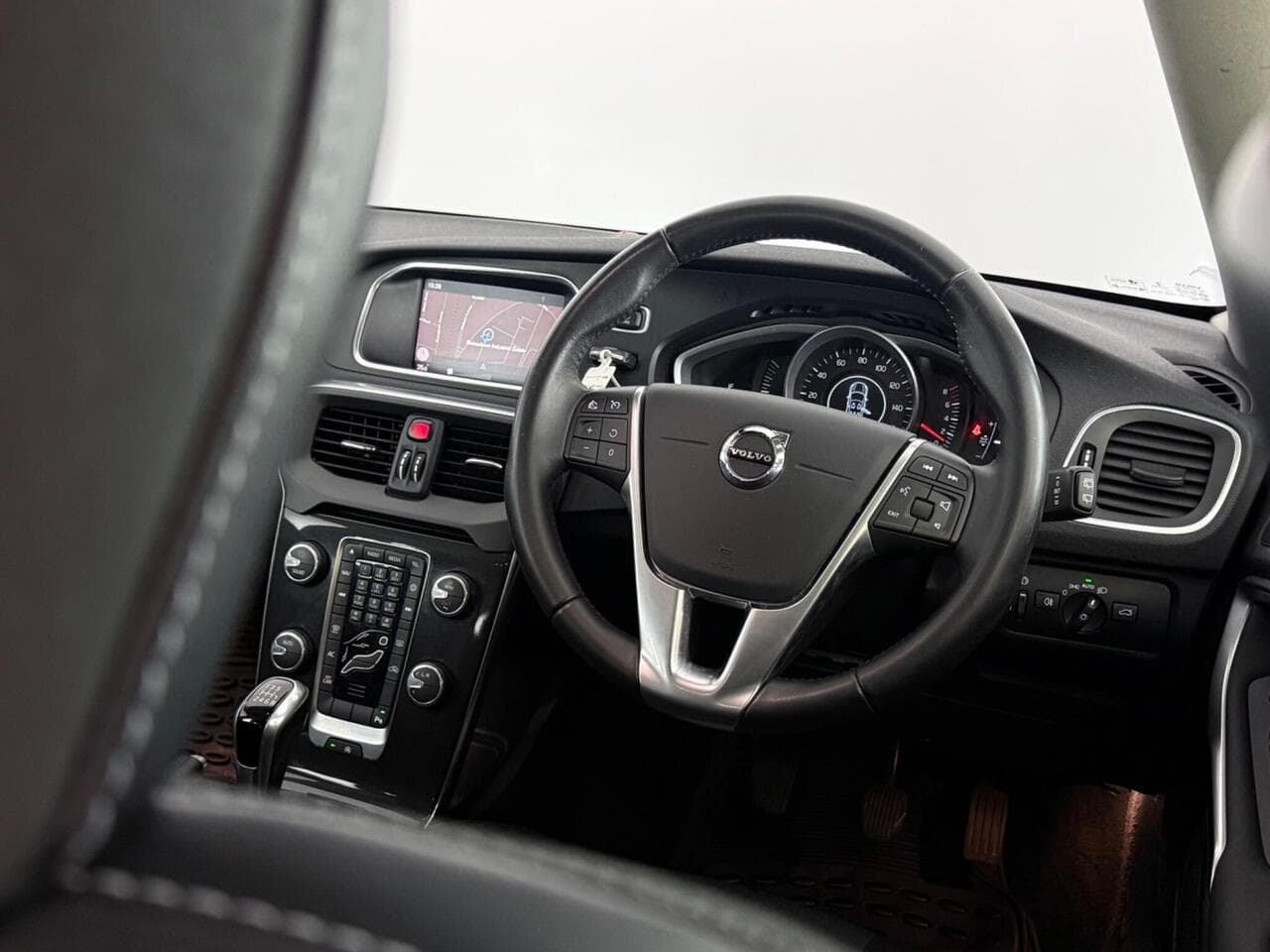 Volvo V40 thumbnail Steering Wheel