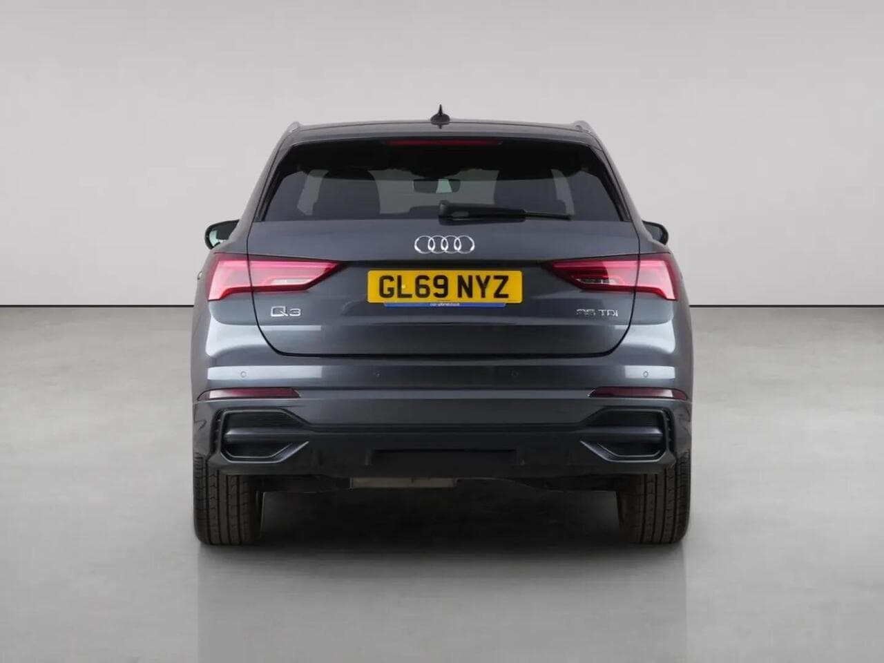 Audi Q3 thumbnail Rear