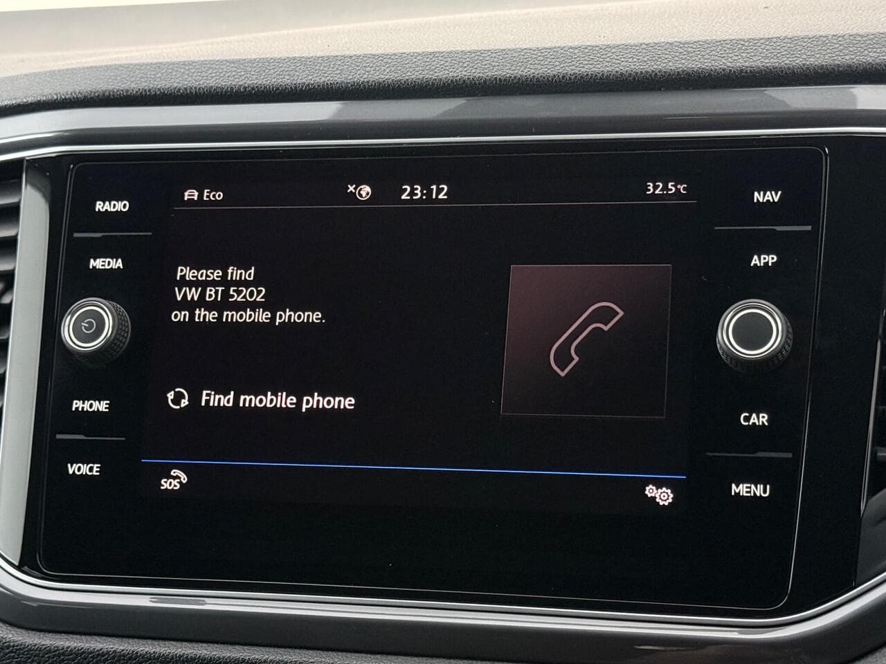 Volkswagen T-Roc thumbnail Infotainment System