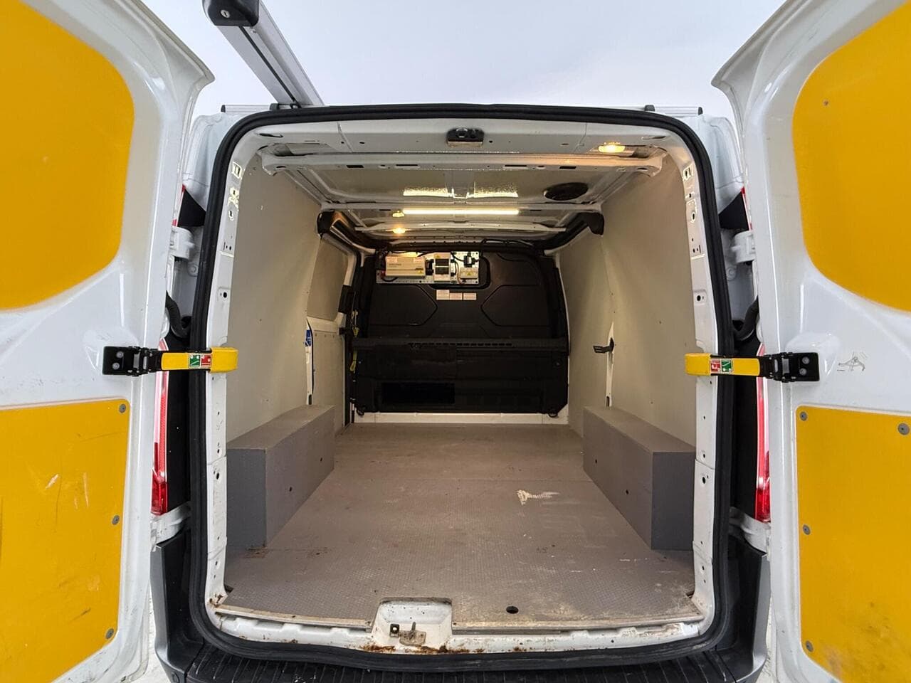 Ford Transit Custom thumbnail Cargo Space
