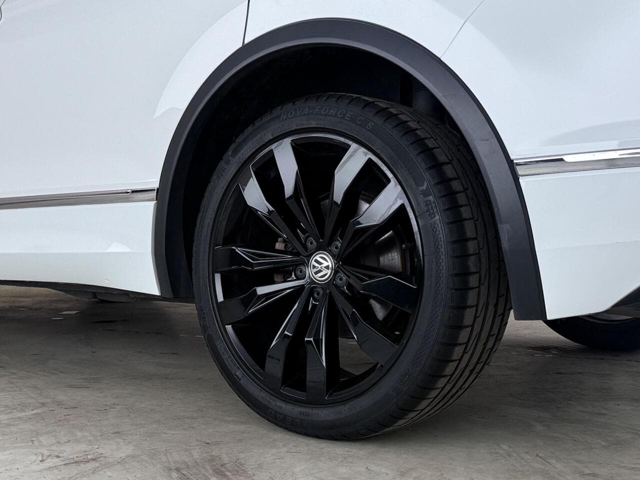 Volkswagen Tiguan thumbnail Wheel