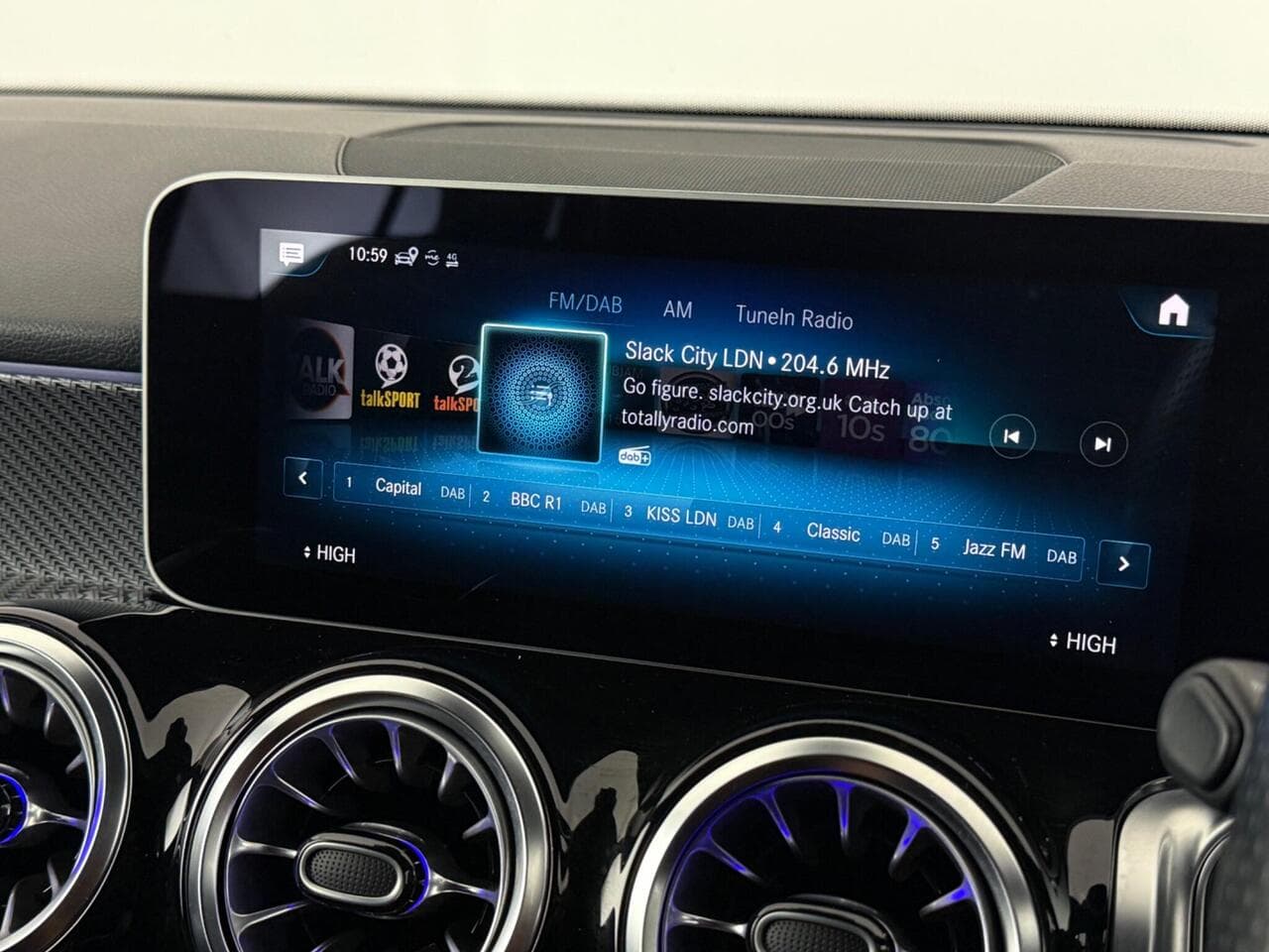 Mercedes-Benz GLB thumbnail Infotainment System