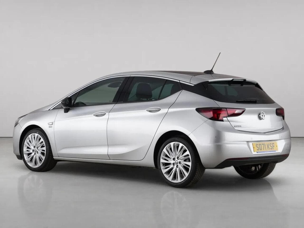 Vauxhall Astra thumbnail Rear Left