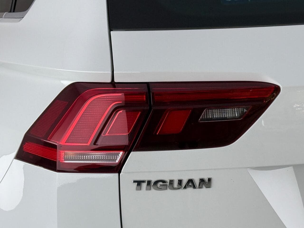 Volkswagen Tiguan thumbnail Lights Rear