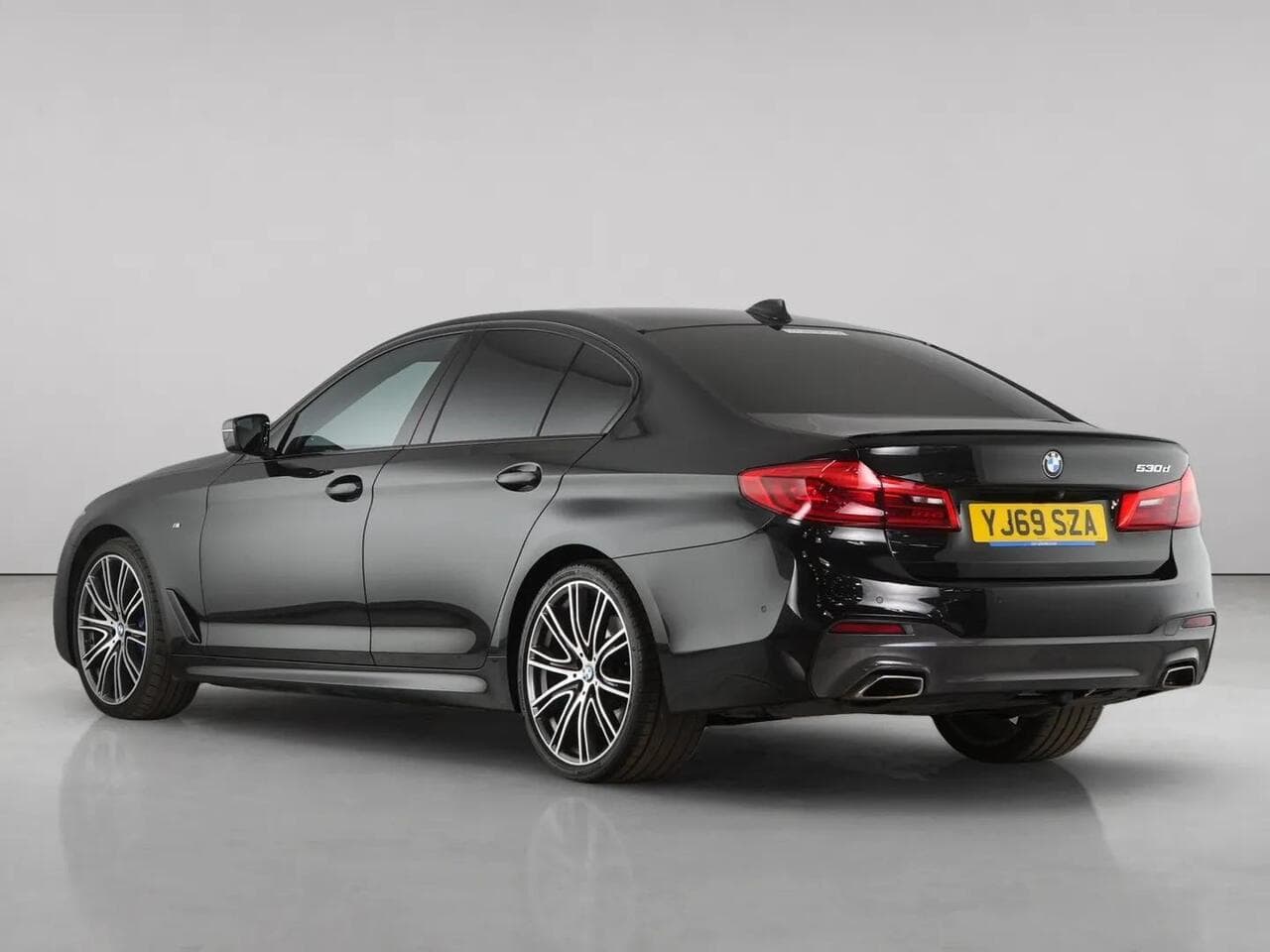 BMW 5 Series thumbnail Rear Left