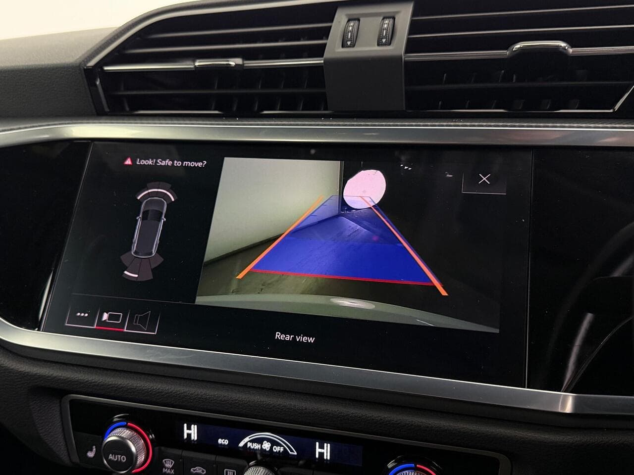 Audi Q3 thumbnail Infotainment System